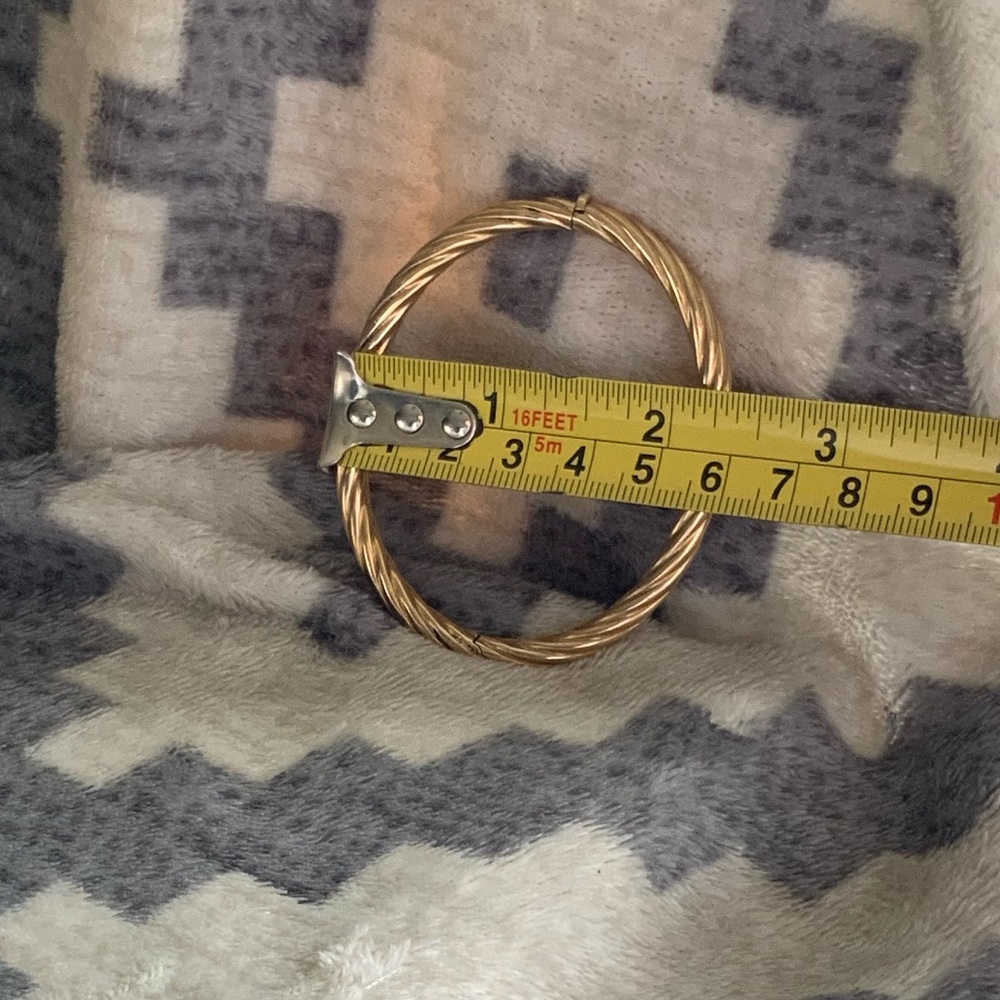 14k Gold Bangle - Picture 4 of 5